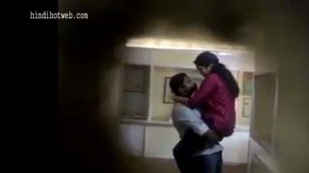 Indian Office Lovers Caught Smooching in Hiddencam